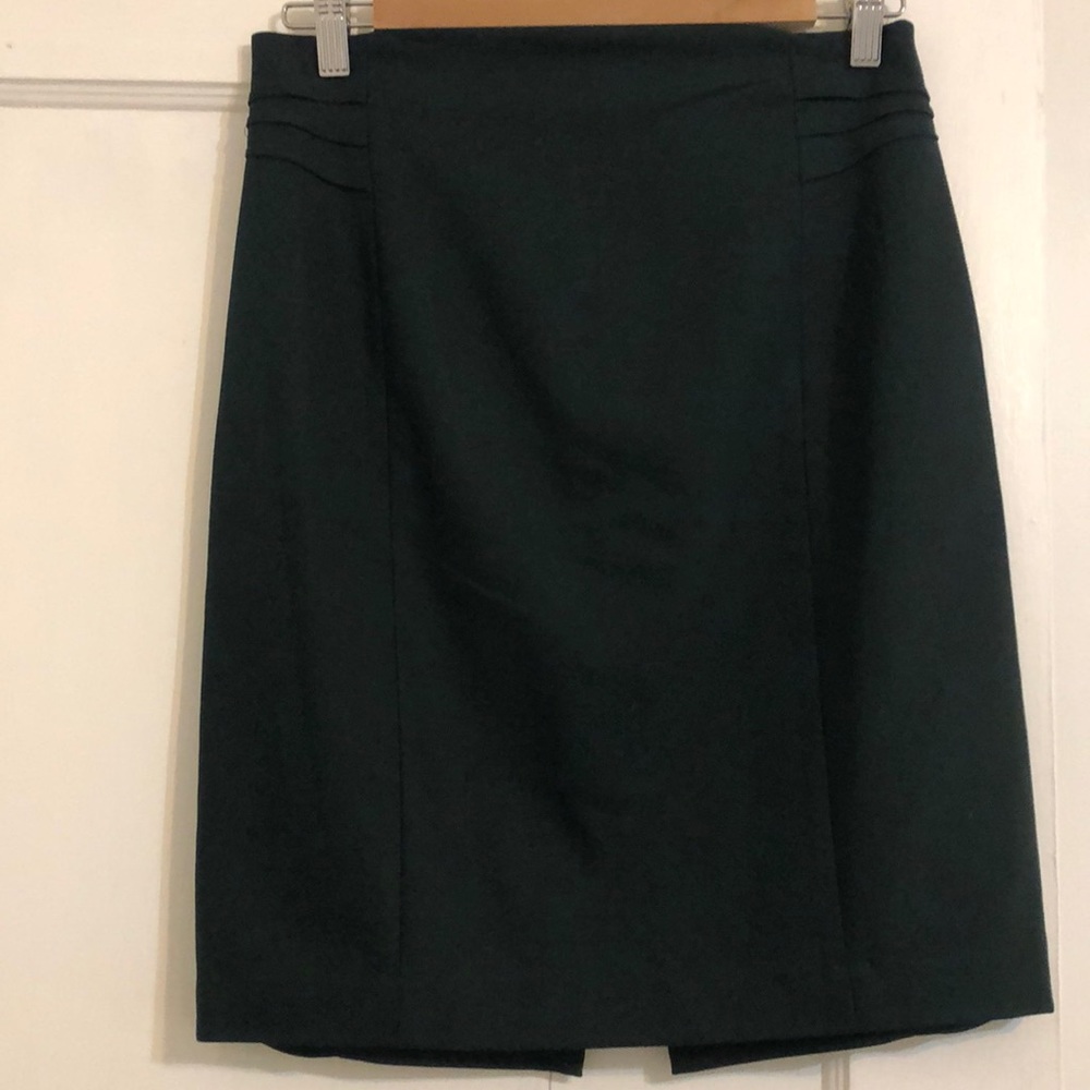 EUC Express pencil skirt in forest green. Size 6